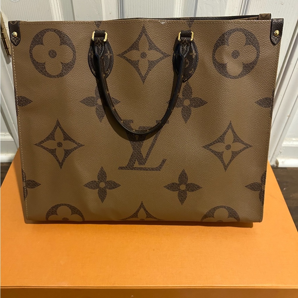 Louis Vuitton On the Go MM purse